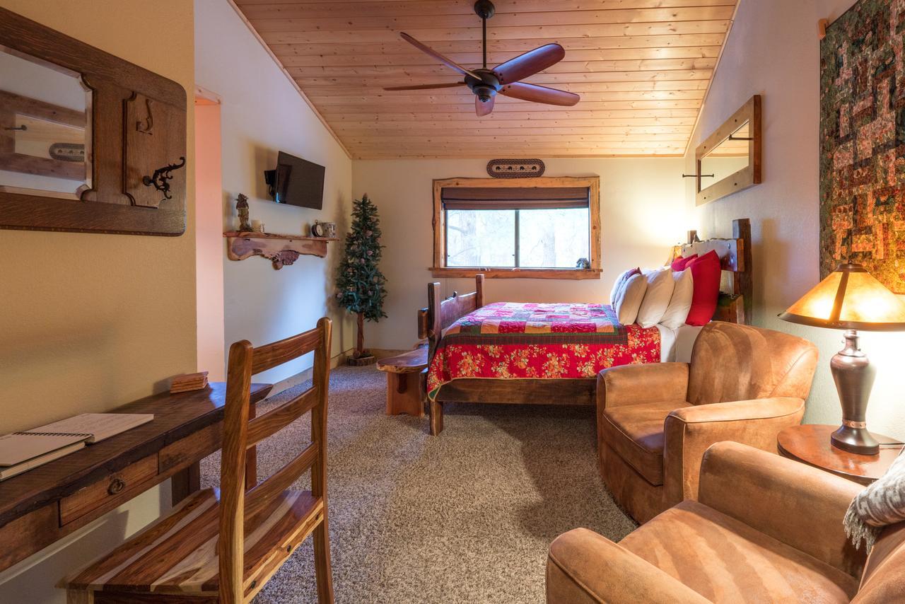 Whispering Pines Inn Флегстафф Екстер'єр фото