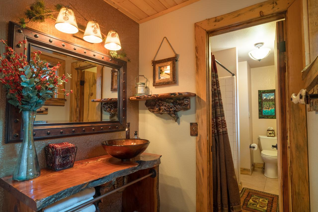 Whispering Pines Inn Флегстафф Екстер'єр фото